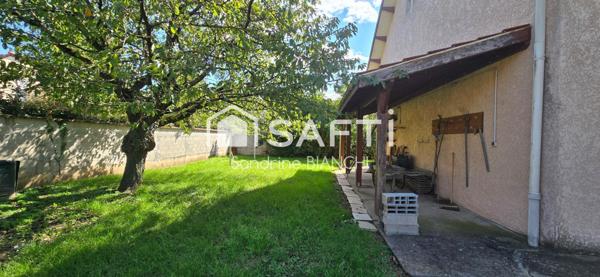 Maison avec sous sol hors sol sur 749 m² de terrain