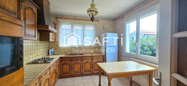 Maison avec sous sol hors sol sur 749 m² de terrain
