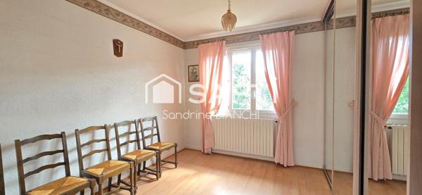 Maison avec sous sol hors sol sur 749 m² de terrain