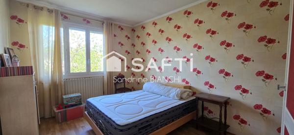 Maison avec sous sol hors sol sur 749 m² de terrain