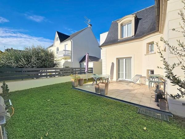 Maison familiale récente avec jardin paysager, à seulement 15 minutes à pied de la gare RER A