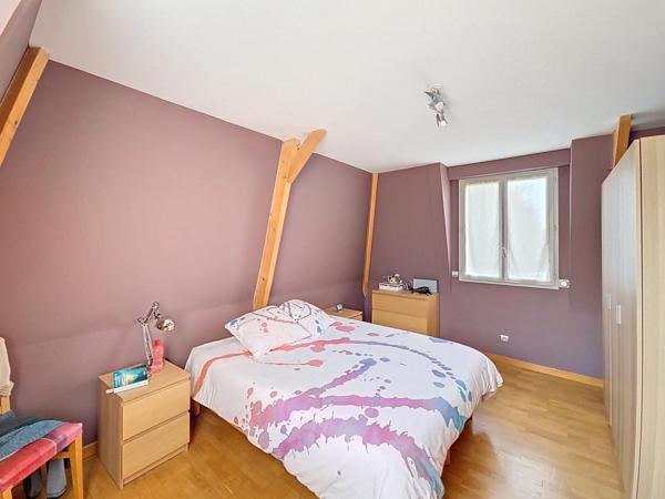 Maison familiale récente avec jardin paysager, à seulement 15 minutes à pied de la gare RER A