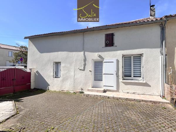 Bon placement locatif ! Maison restaurée avec garage, cour et jardin. Bail en cours : Idéal investisseur!!