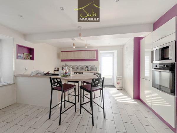 Bon placement locatif ! Maison restaurée avec garage, cour et jardin. Bail en cours : Idéal investisseur!!