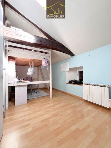 Bon placement locatif ! Maison restaurée avec garage, cour et jardin. Bail en cours : Idéal investisseur!!