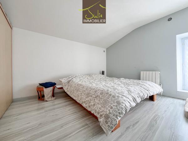 Bon placement locatif ! Maison restaurée avec garage, cour et jardin. Bail en cours : Idéal investisseur!!