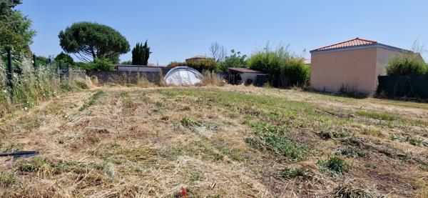 BAISSE DE PRIX! Terrain constructible en second rideau.