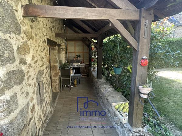 Maison en pierre 165 m², 2/3 chambres, dépendance et garage