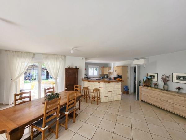 villa plain-pied 205 m², 5 chambres , espace indépendant , 1h de Bordeaux, 3h de Paris
