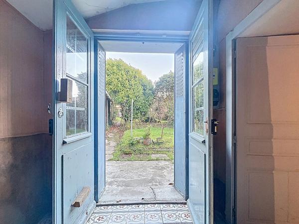 Maison à rénover Quartier Saint-Anne, beau jardin, avec garage