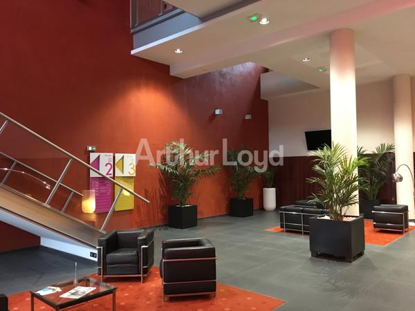 Bureaux à louer dans un immeuble de prestige au coeur d'Heron Parc - Métro et services à proximité