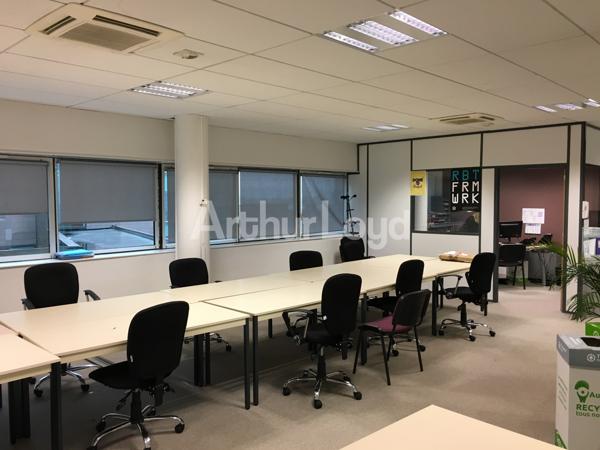 Bureaux à louer dans un immeuble de prestige au coeur d'Heron Parc - Métro et services à proximité