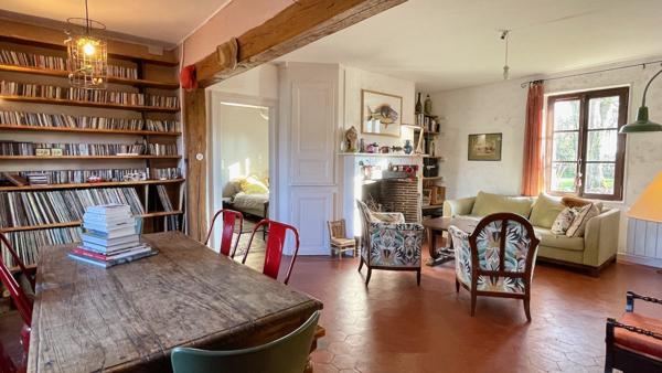 Maison
                                                                                                                                                                                                                                                                                                                        9 pièce(s)                                                                                                                                                                                                          4 chambre(s)                                                                                                                                                                                                          205  m²