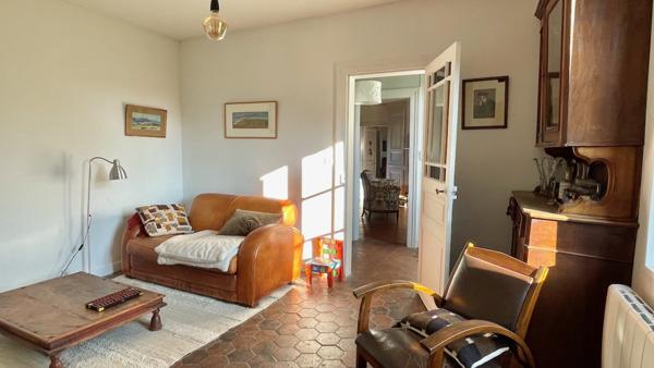 Maison
                                                                                                                                                                                                                                                                                                                        9 pièce(s)                                                                                                                                                                                                          4 chambre(s)                                                                                                                                                                                                          205  m²
