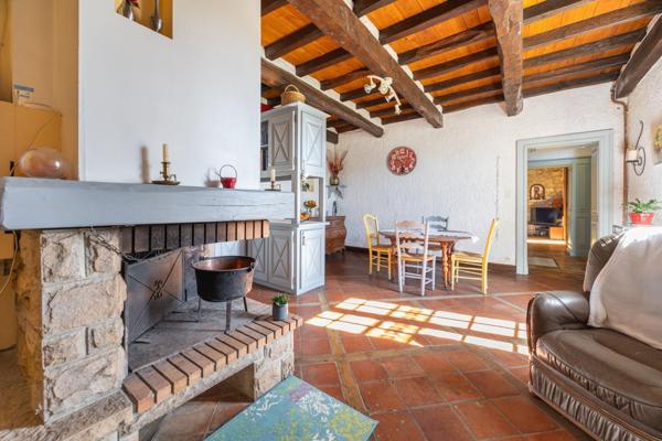 Un lieu de vie unique où le charme de l’ancien rencontre l’authenticité d’un habitat hors du commun !