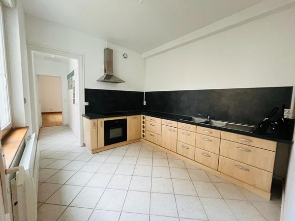 A LOUER APPARTEMENT EN RDC  PROCHE CENTRE VILLE DE ST QUENTIN 02100