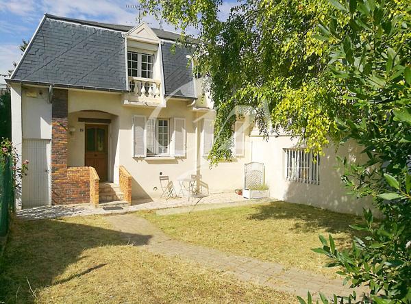 À vendre - Maison traditionnelle, 7 pièces située à Maisons-Alfort (94700)