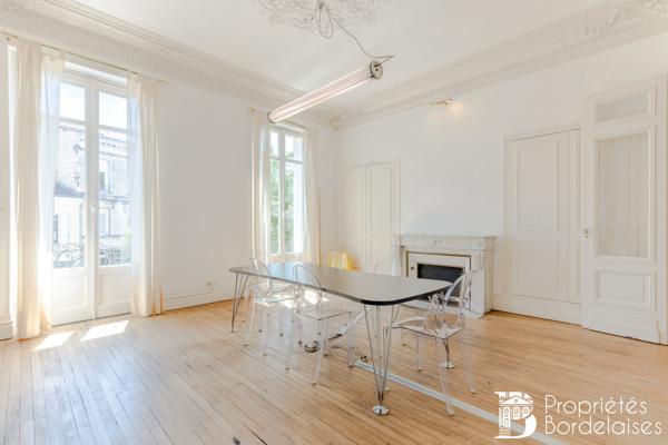 Magnifique Appartement bourgeois T6 avec balcon Bordeaux Saint Genès