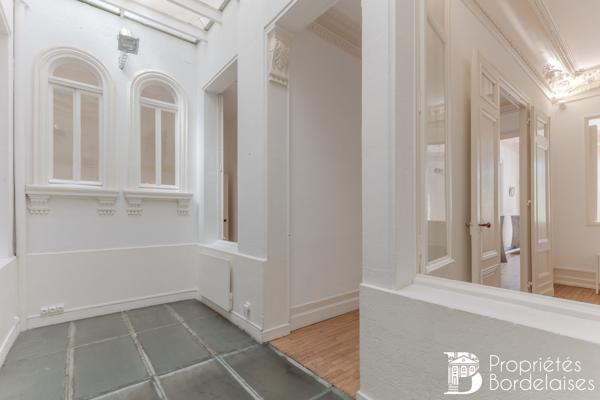 Magnifique Appartement bourgeois T6 avec balcon Bordeaux Saint Genès