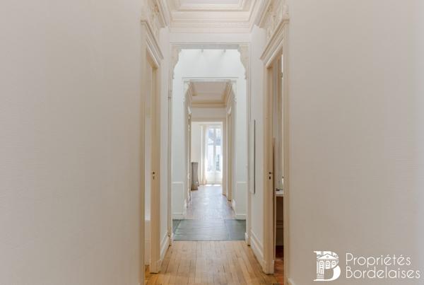 Magnifique Appartement bourgeois T6 avec balcon Bordeaux Saint Genès