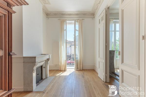 Magnifique Appartement bourgeois T6 avec balcon Bordeaux Saint Genès
