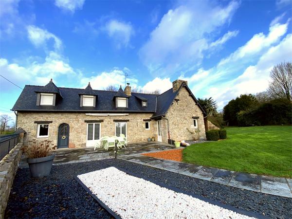 A VENDRE ! maison en pierre à 10min de DINAN de 182 m² avec un magnifique jardin de 3 267m²