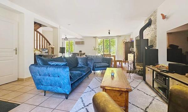 Vente                                                      Maison
                        
                     6 pièces                      147 m2                     à Montlhéry