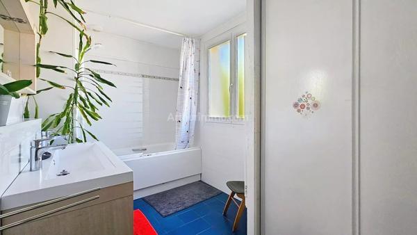 Vente                                                      Maison
                        
                     6 pièces                      147 m2                     à Montlhéry