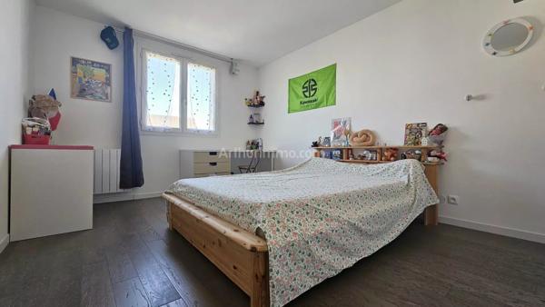 Vente                                                      Maison
                        
                     6 pièces                      147 m2                     à Montlhéry