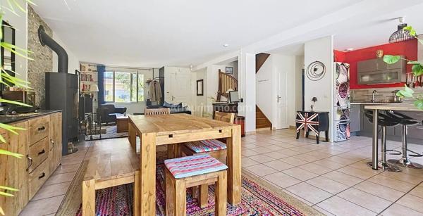 Vente                                                      Maison
                        
                     6 pièces                      147 m2                     à Montlhéry