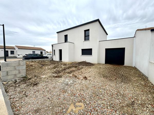 Maison - 5 pièces -116 m2 - Aigrefeuille D'Aunis €345 000 ** - Référence JH653