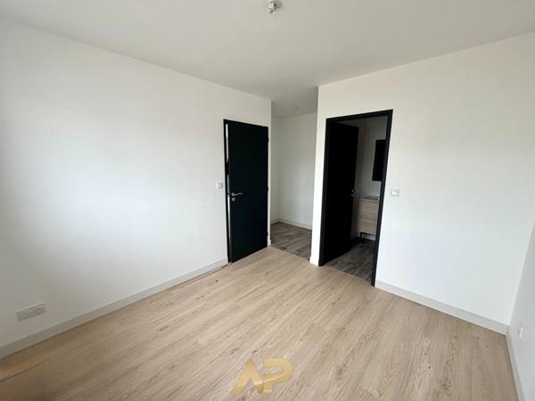 Maison - 5 pièces -116 m2 - Aigrefeuille D'Aunis €345 000 ** - Référence JH653