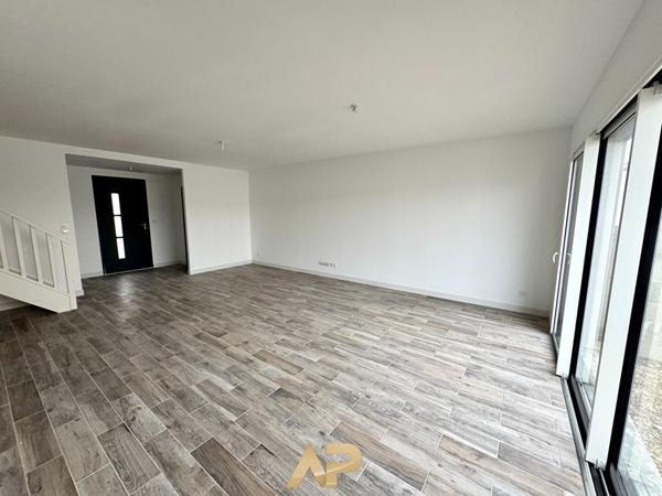 Maison - 5 pièces -116 m2 - Aigrefeuille D'Aunis €345 000 ** - Référence JH653