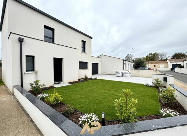 Maison - 5 pièces -116 m2 - Aigrefeuille D'Aunis €345 000 ** - Référence JH653