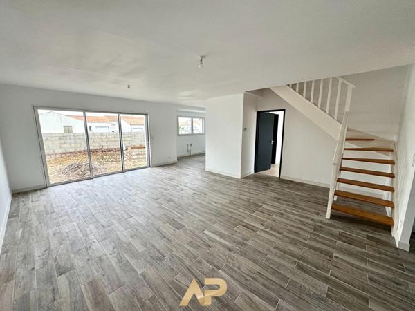 Maison - 5 pièces -116 m2 - Aigrefeuille D'Aunis €345 000 ** - Référence JH653