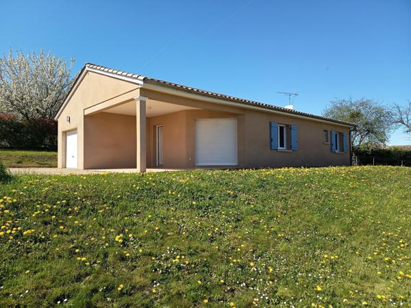 Située à 10min de Mâcon, proche des commodités cette maison de plain pied vous séduira par ses nombreuses qualités