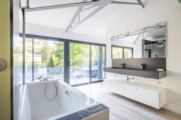 Rueil-Malmaison, Maison 5 Chambres -  236 m² à vendre