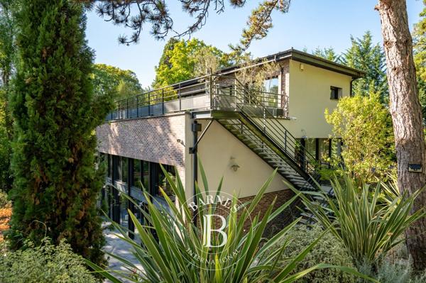 Rueil-Malmaison, Maison 5 Chambres -  236 m² à vendre