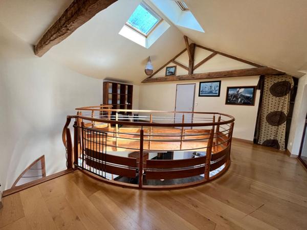 Belle longére restaurée avec des matériaux de qualité