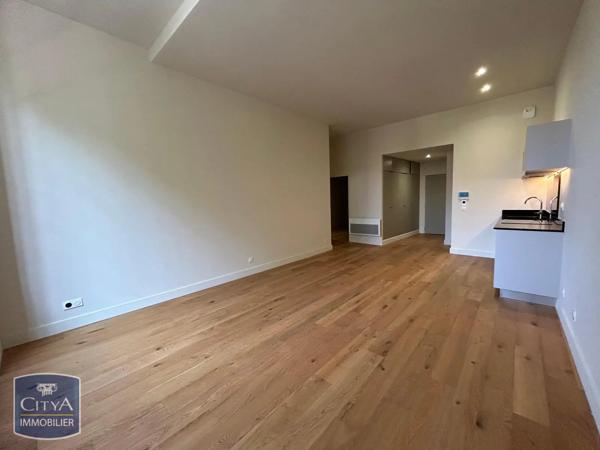 Appartement à louer 3 pièces 72.3m² Dole (39100)