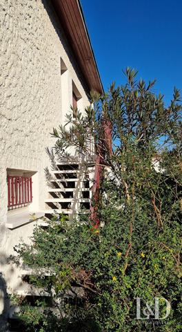 LE BOUSCAT - Maison de 154 m² non mitoyenne avec jardin et stationnement