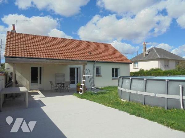 Beaugency, Pavillon, Loiret (45)

 Pavillon des années 80 rénové comprenant : 
Au rez-de-chauss...