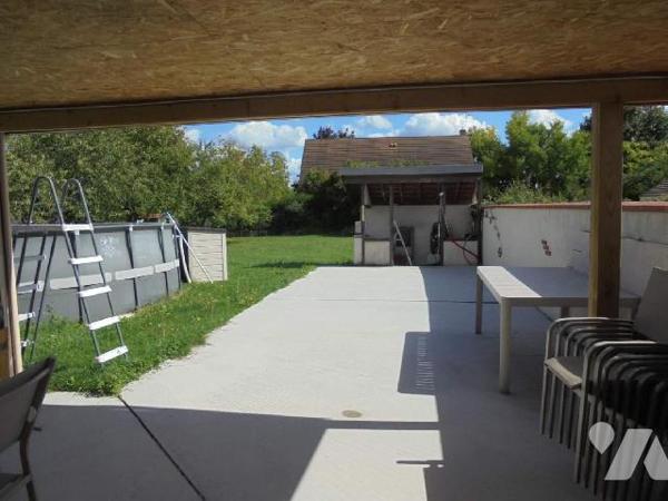 Beaugency, Pavillon, Loiret (45)

 Pavillon des années 80 rénové comprenant : 
Au rez-de-chauss...