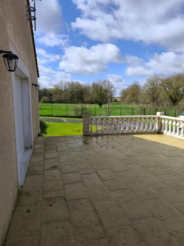 Maison à vendre 4 pièces CHAMPNIERS (16)
