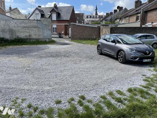 Terrain avec garages