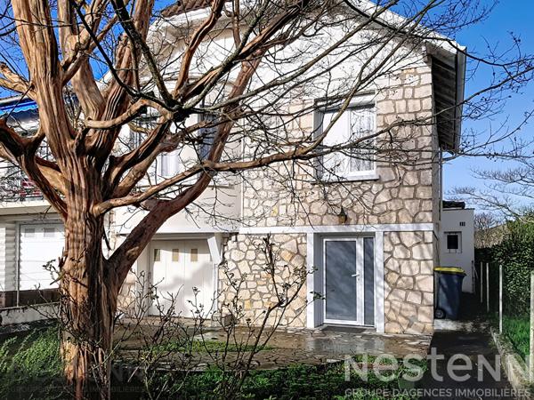 A vendre plein centre de Saujon, en Charente Maritime, charmante maison des Années 30, 93m², 4 chambres, garage, terrain