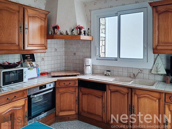 A vendre plein centre de Saujon, en Charente Maritime, charmante maison des Années 30, 93m², 4 chambres, garage, terrain