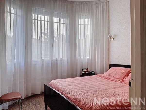 A vendre plein centre de Saujon, en Charente Maritime, charmante maison des Années 30, 93m², 4 chambres, garage, terrain