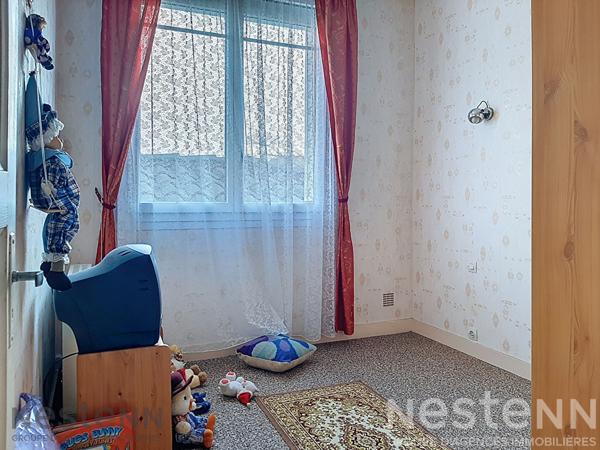 A vendre plein centre de Saujon, en Charente Maritime, charmante maison des Années 30, 93m², 4 chambres, garage, terrain