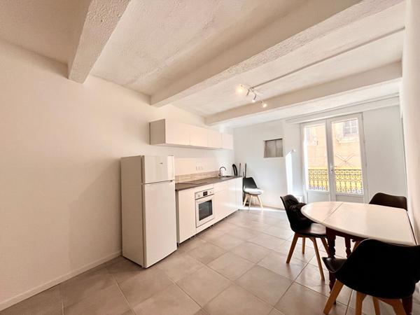 Maison de ville T3 meublée Mèze centre historique